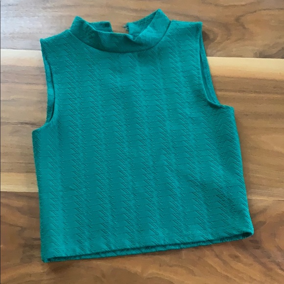 H&M Tops - Green crop top